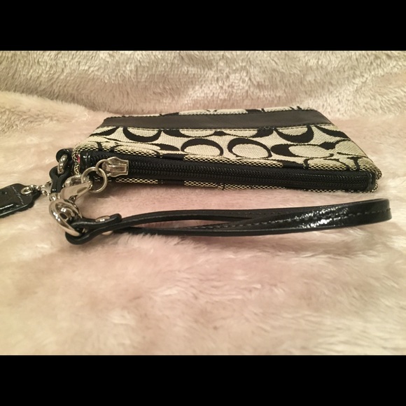 Coach wristlet - Picture 3 of 3